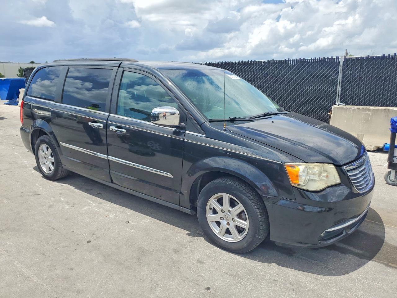 2012 CHRYSLER MINIVAN
