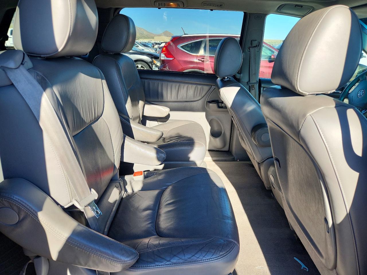 2009 TOYOTA SIENNA