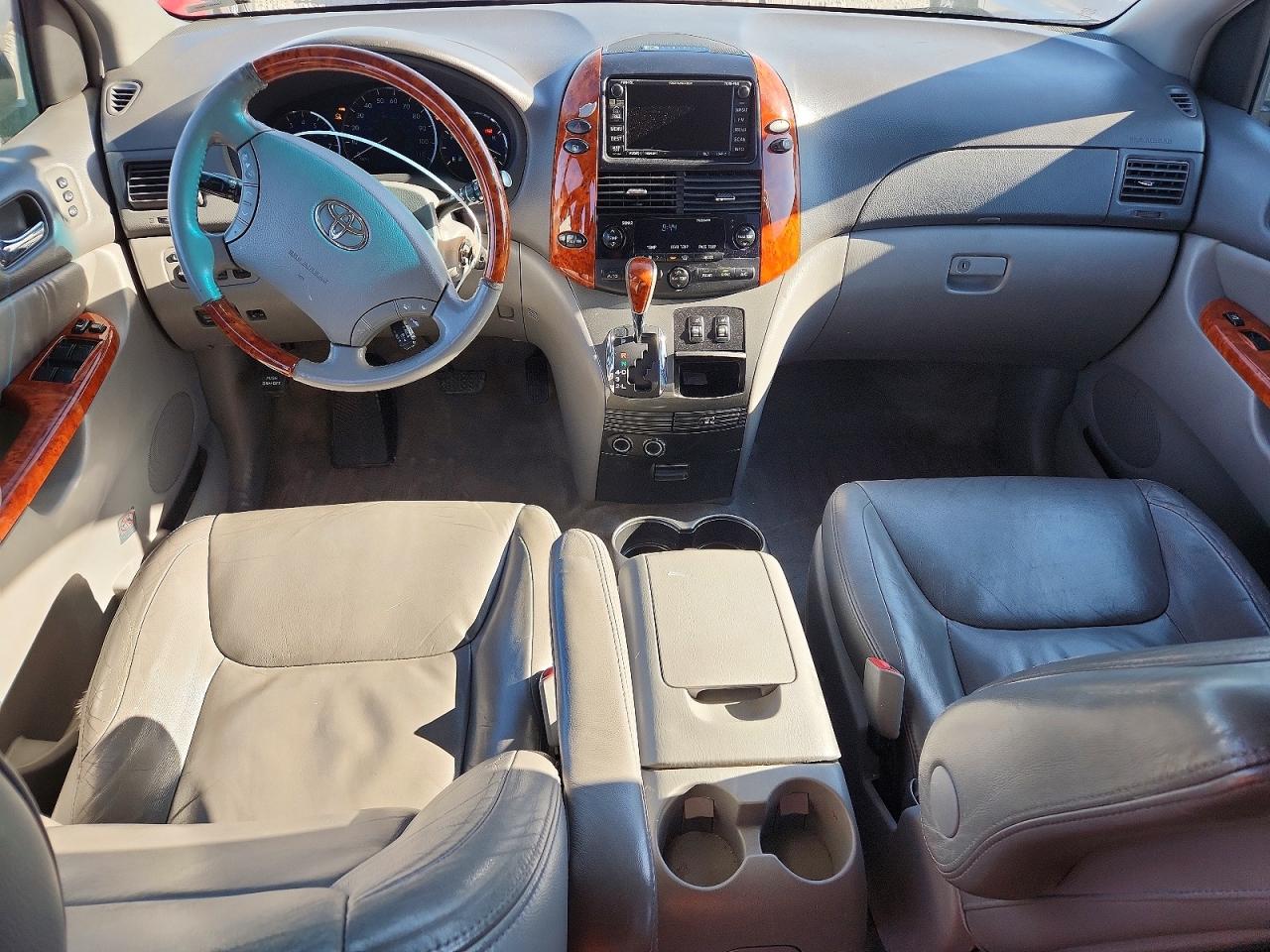 2009 TOYOTA SIENNA