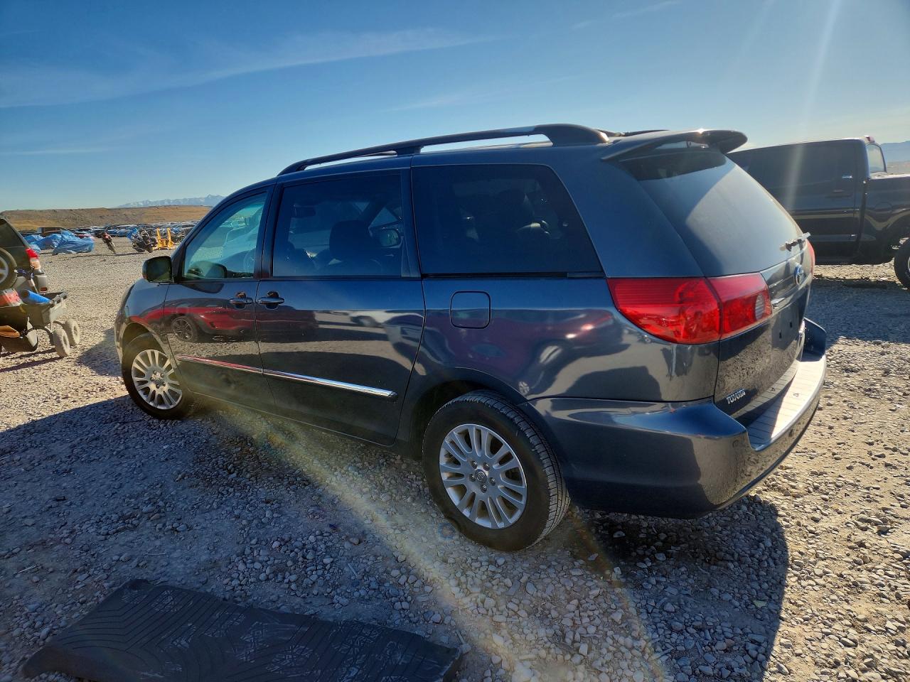 2009 TOYOTA SIENNA