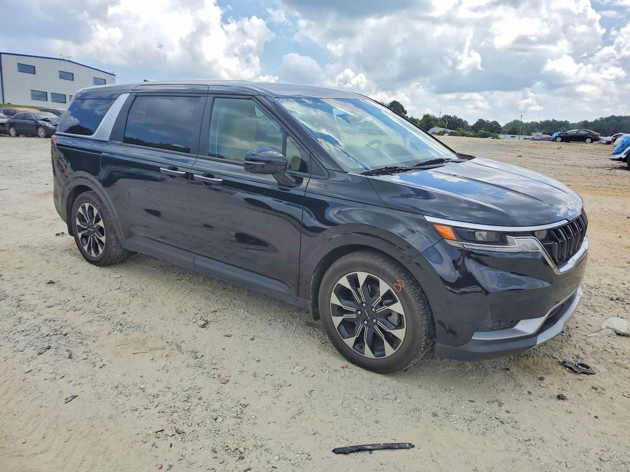 2024 KIA CARNIVAL E