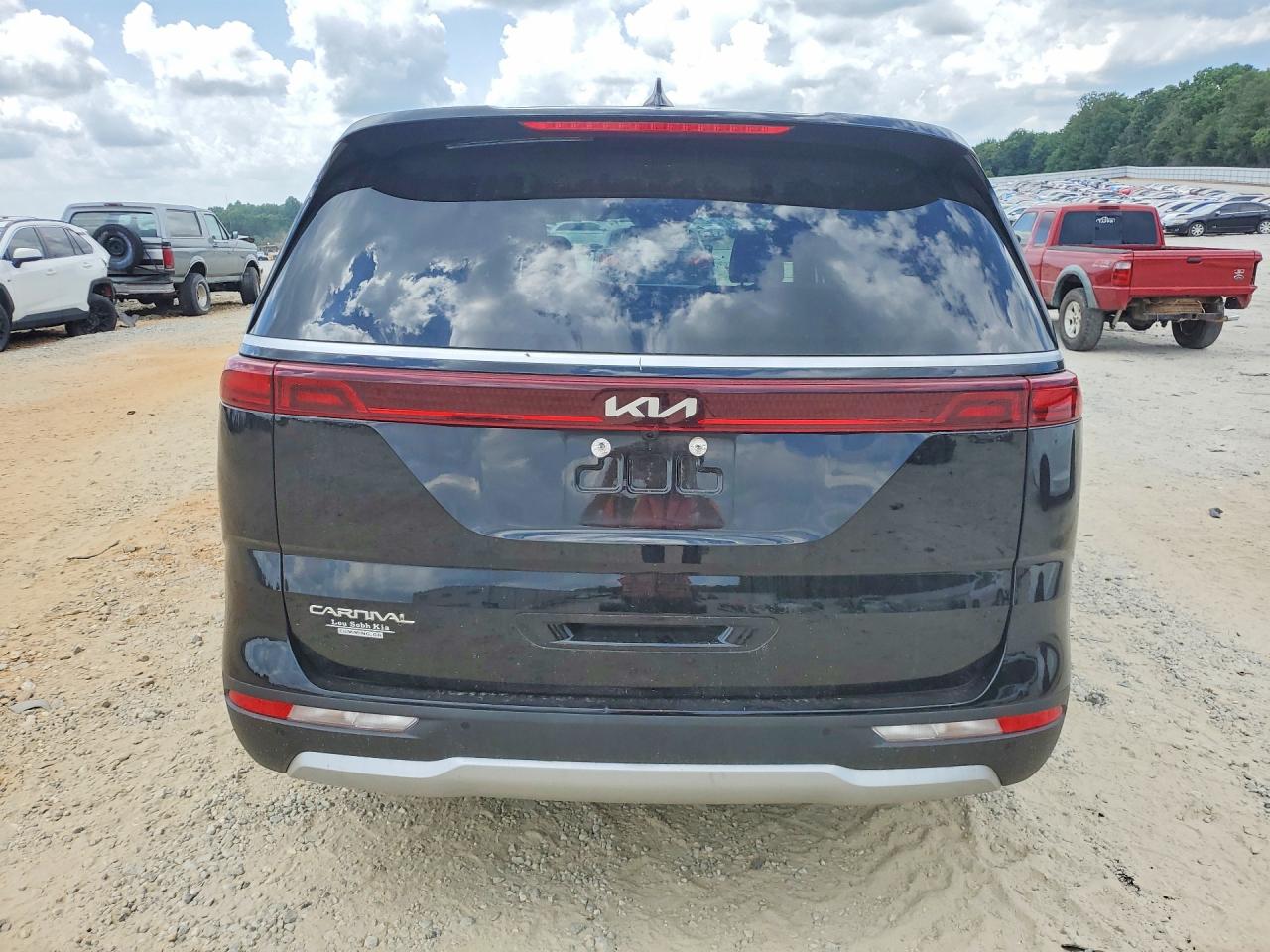 2024 KIA CARNIVAL E