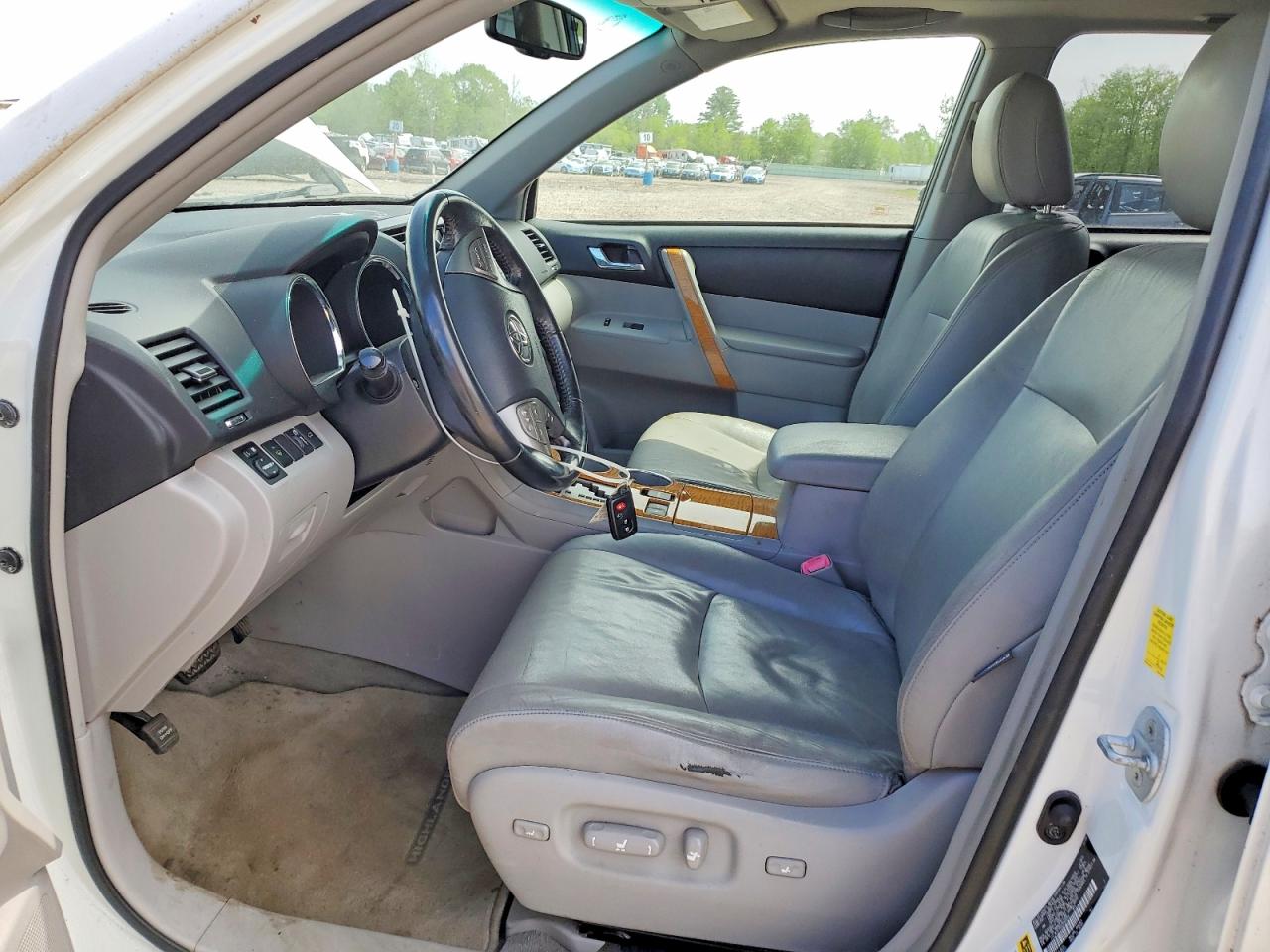 2010 TOYOTA HIGHLANDER