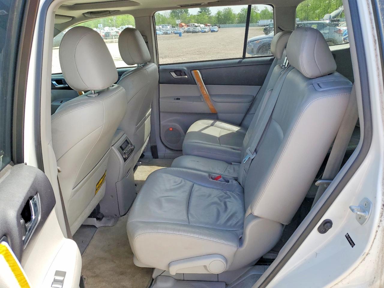 2010 TOYOTA HIGHLANDER