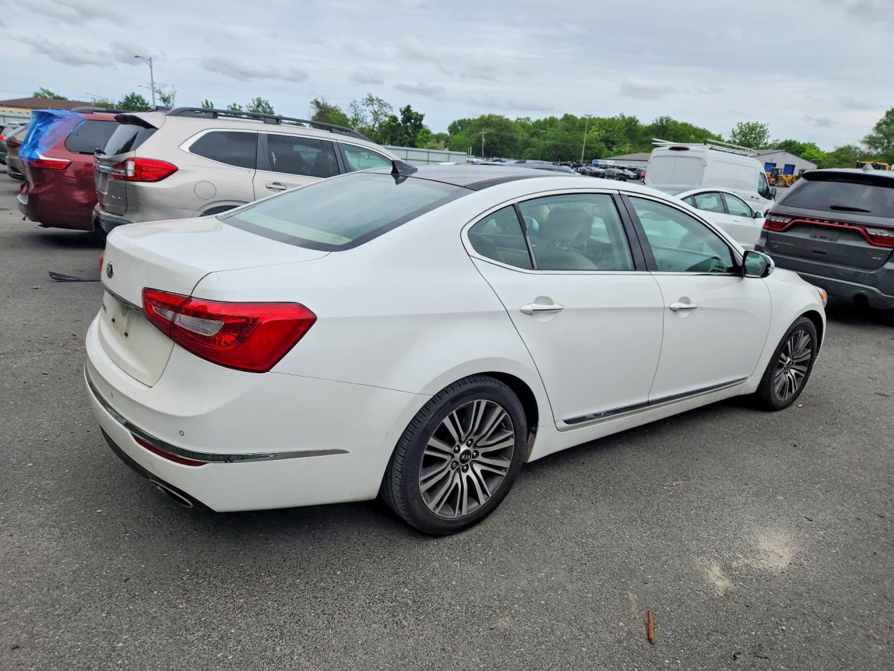 2016 KIA CADENZA