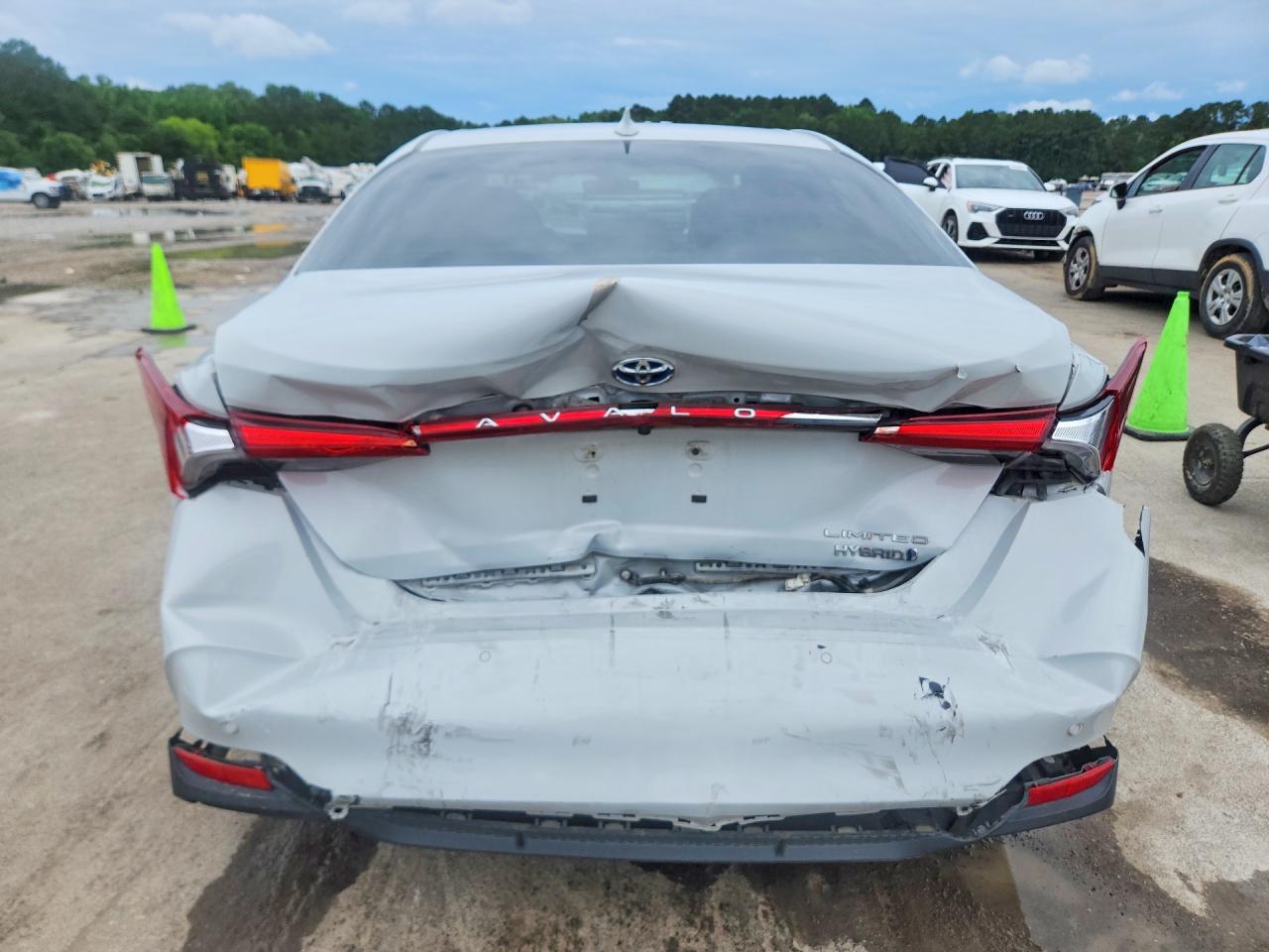 2022 TOYOTA AVALON