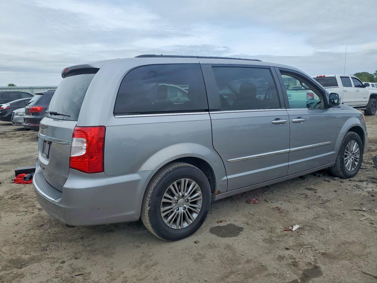 2013 CHRY MINIVAN