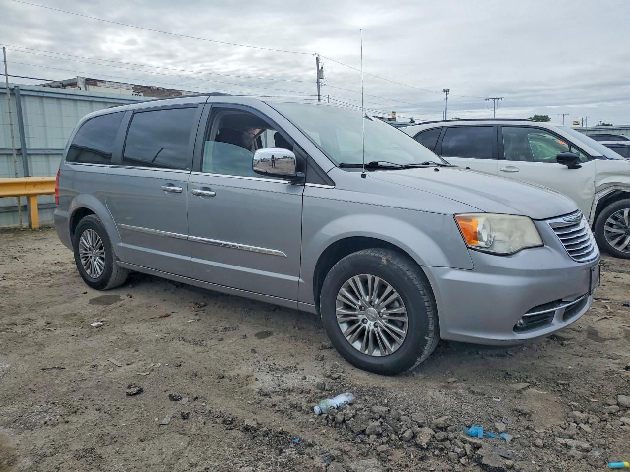 2013 CHRY MINIVAN
