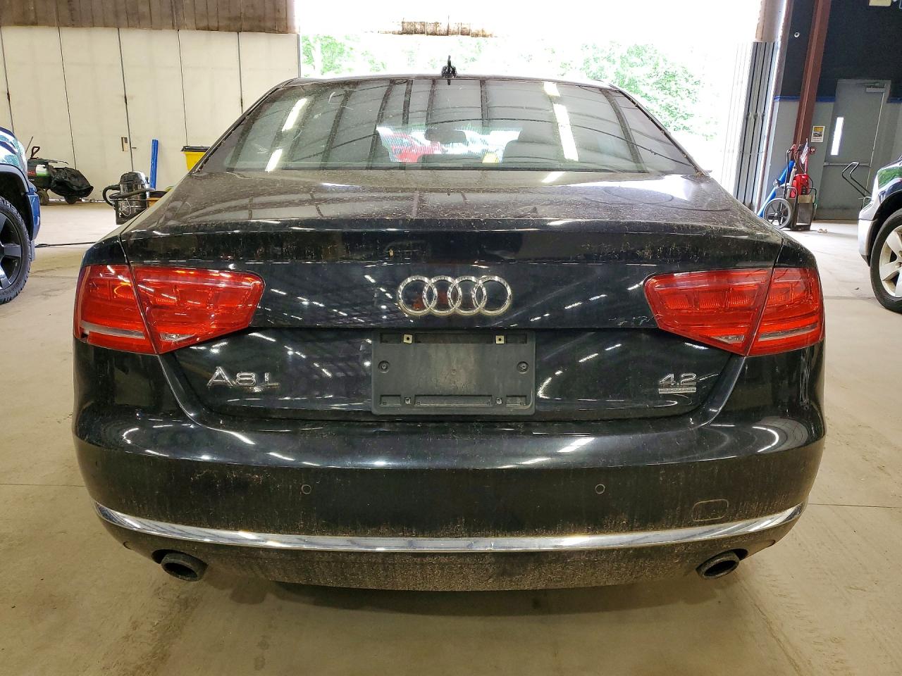 2011 AUDI A8