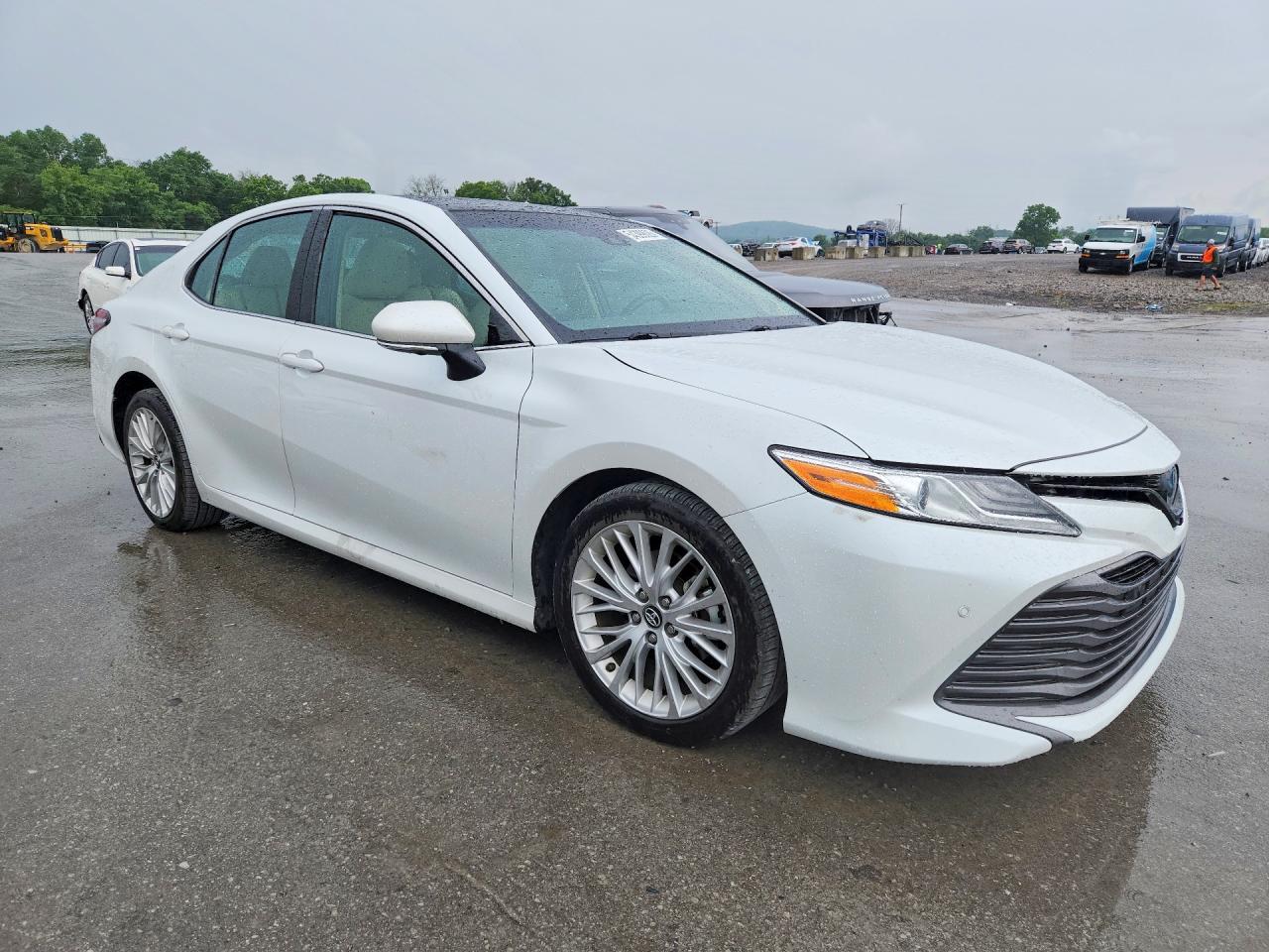 2018 TOYOTA CAMRY