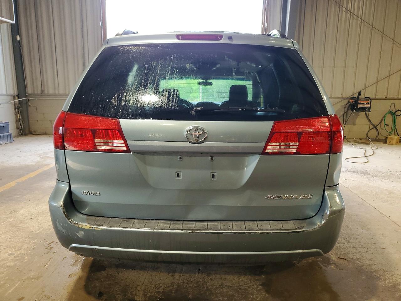2005 TOYOTA SIENNA