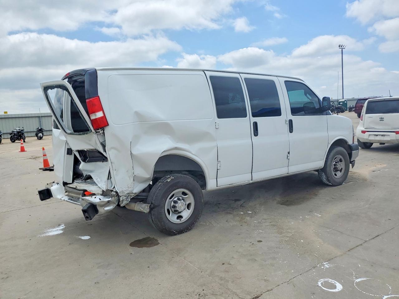 2020 CHEVROLET EXPRESS
