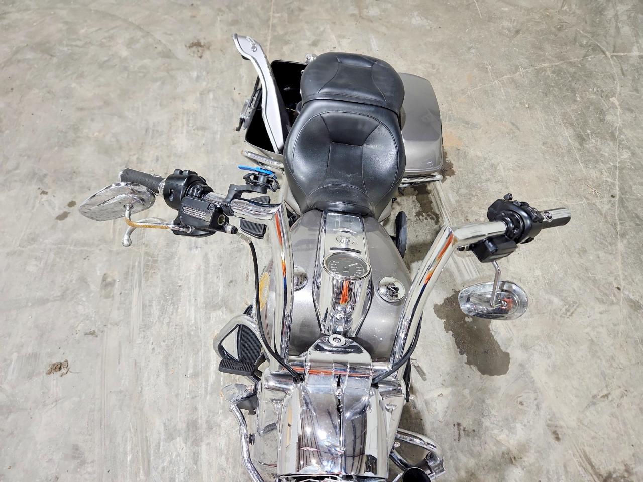 2017 HARLEY-DAVIDSON FL