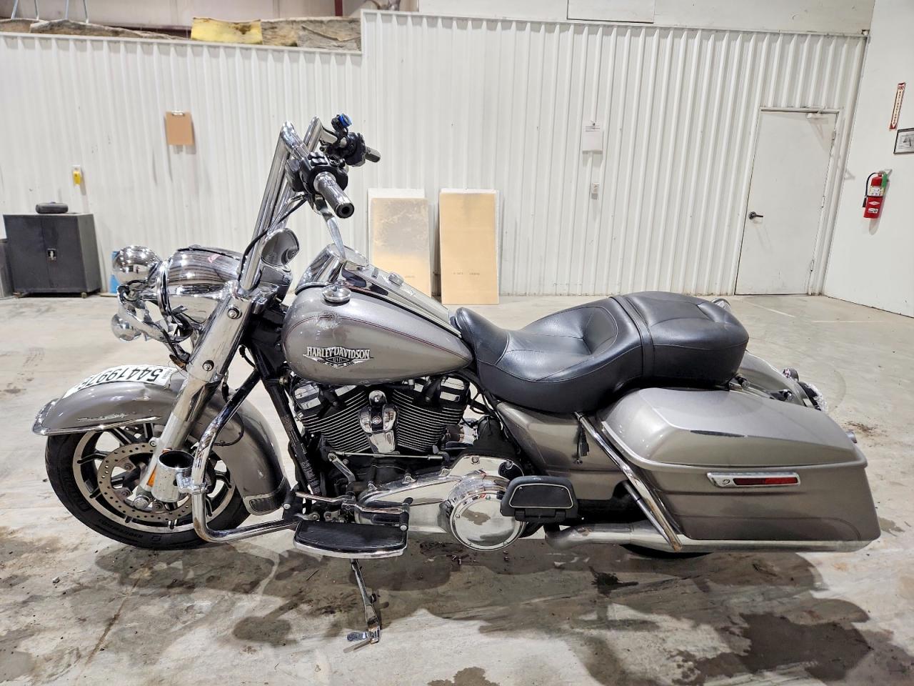 2017 HARLEY-DAVIDSON FL