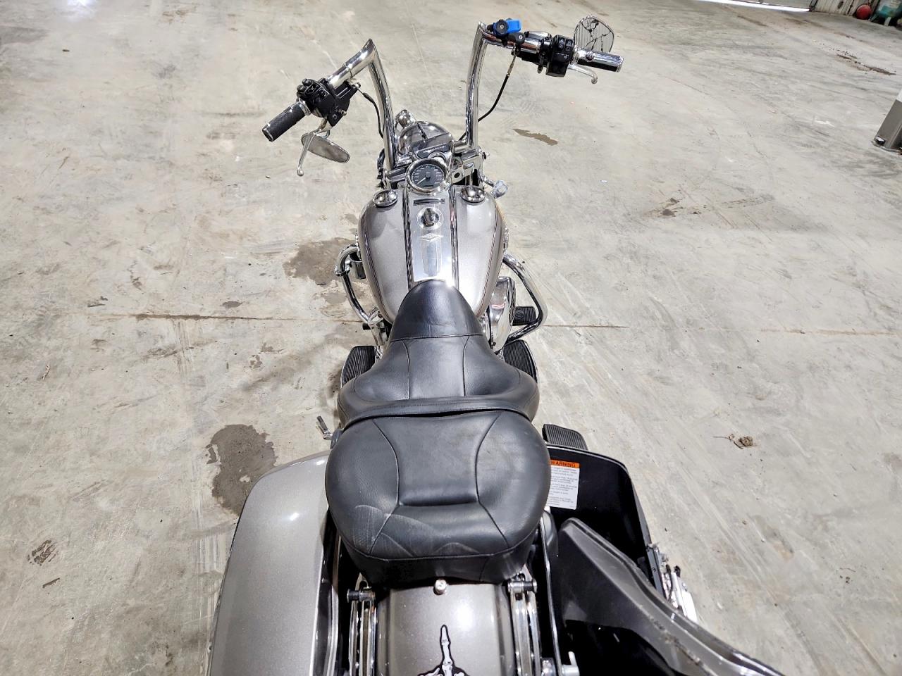 2017 HARLEY-DAVIDSON FL