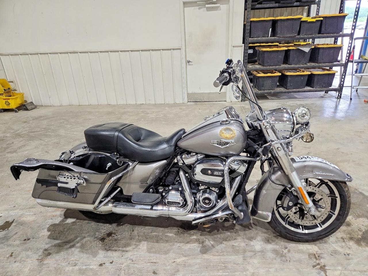 2017 HARLEY-DAVIDSON FL