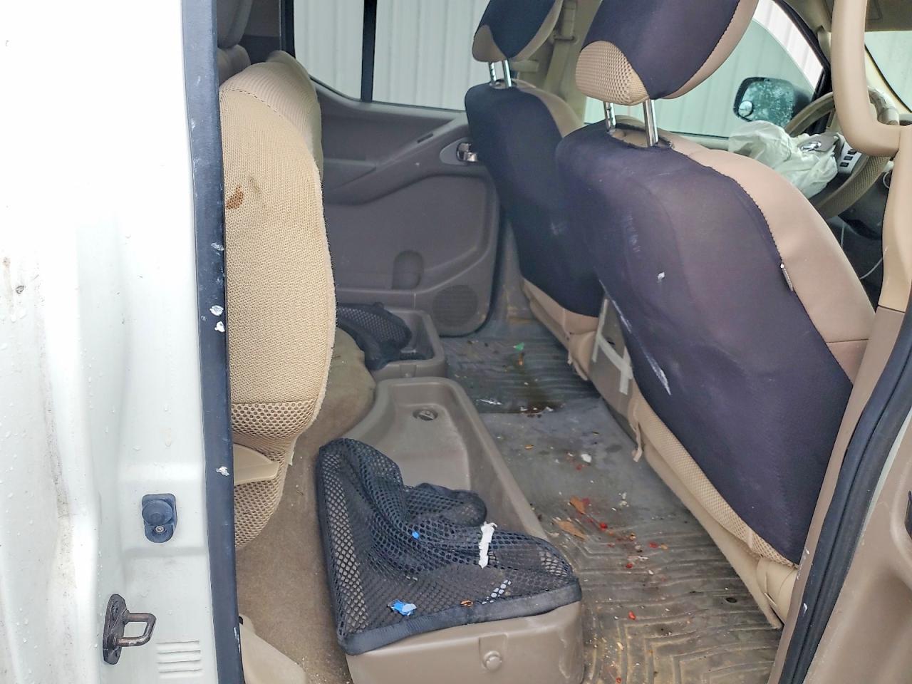 2015 NISSAN FRONTIER