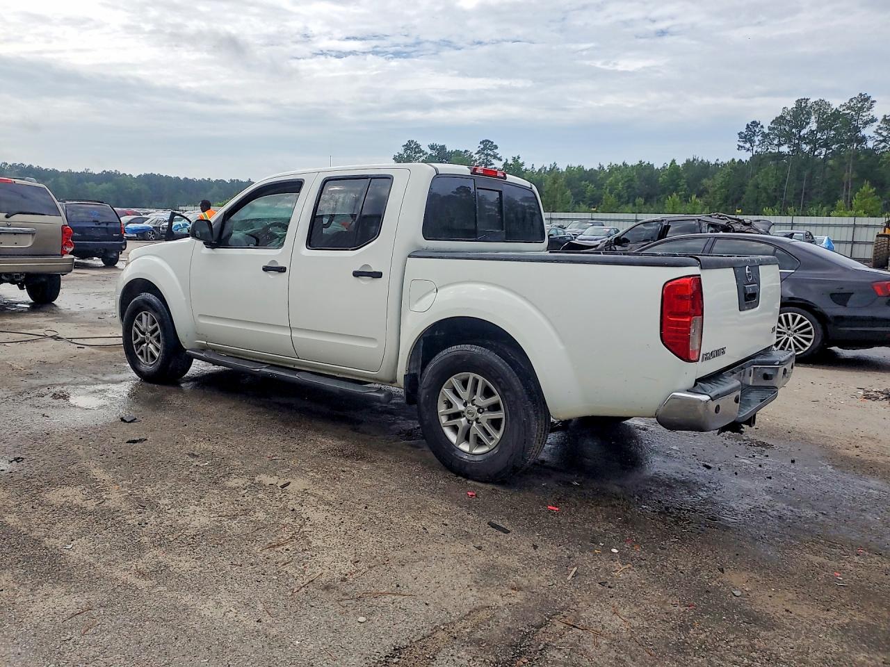 2015 NISSAN FRONTIER