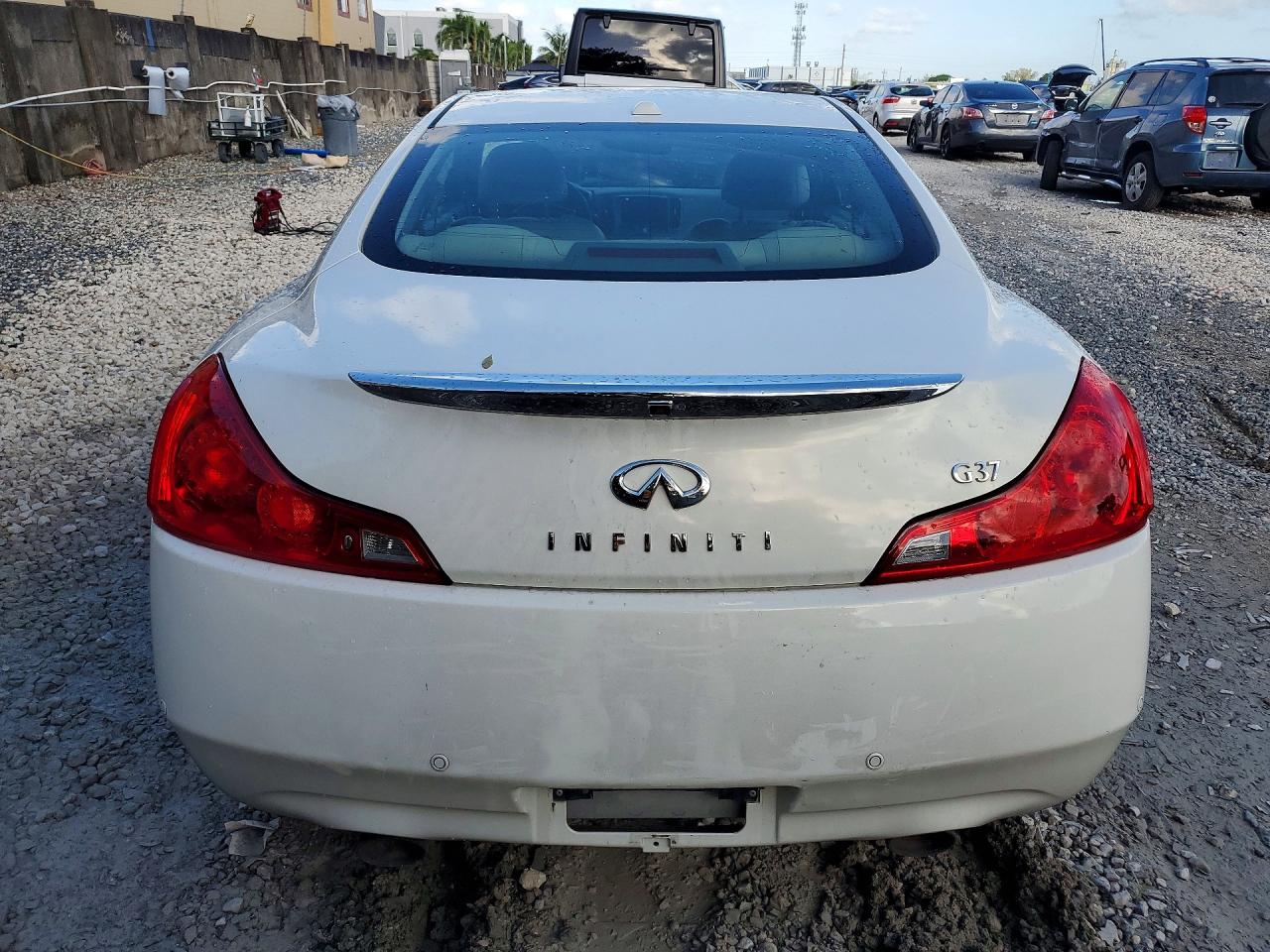 2012 INFINITI G37
