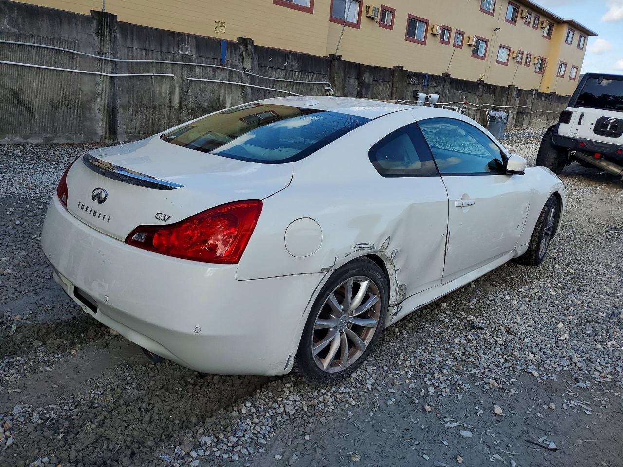 2012 INFINITI G37