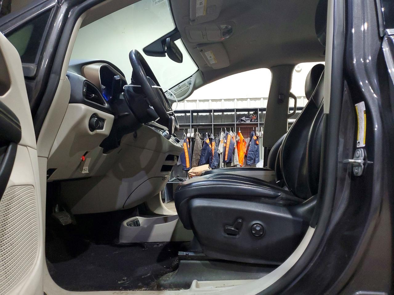 2020 CHRYSLER MINIVAN
