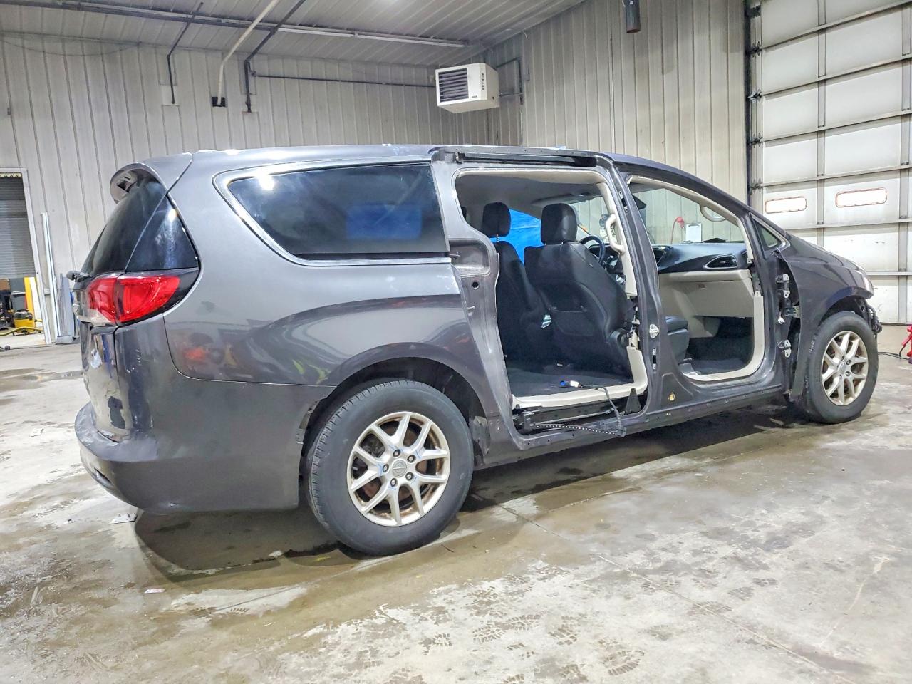 2020 CHRYSLER MINIVAN