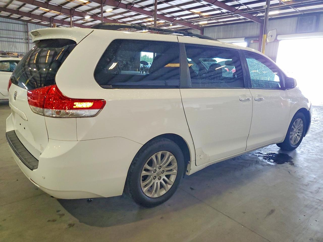 2012 TOYOTA SIENNA