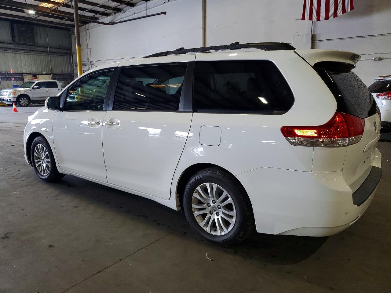 2012 TOYOTA SIENNA