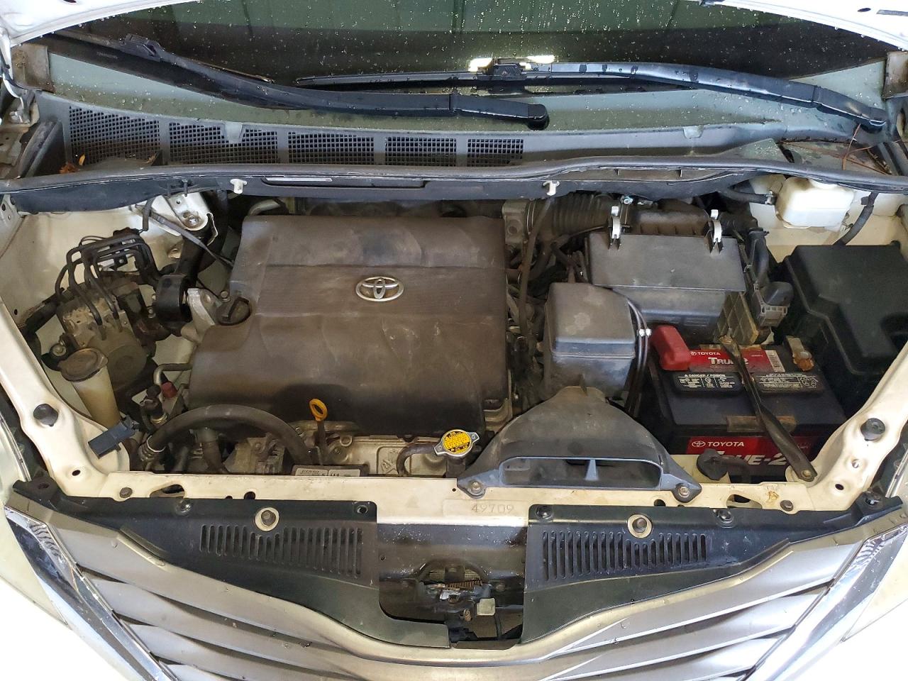 2012 TOYOTA SIENNA