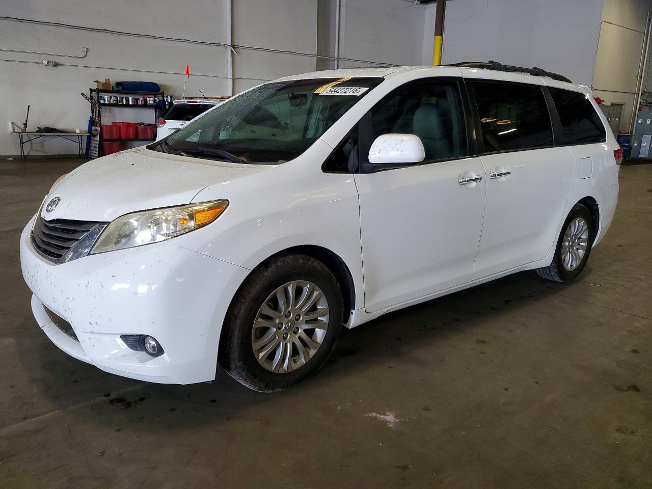 2012 TOYOTA SIENNA