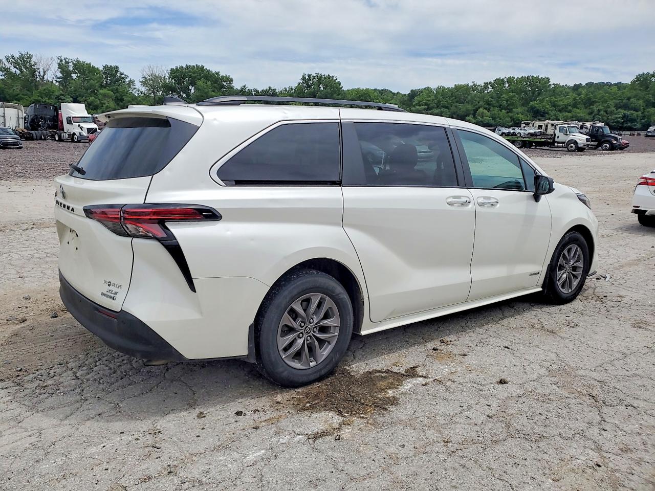 2021 TOYOTA SIENNA