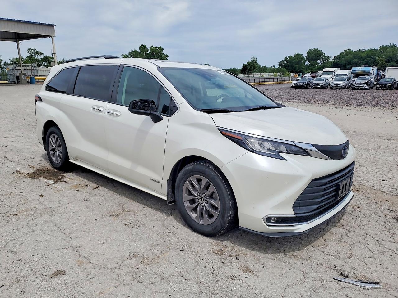 2021 TOYOTA SIENNA