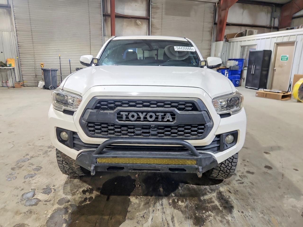2016 TOYOTA TACOMA