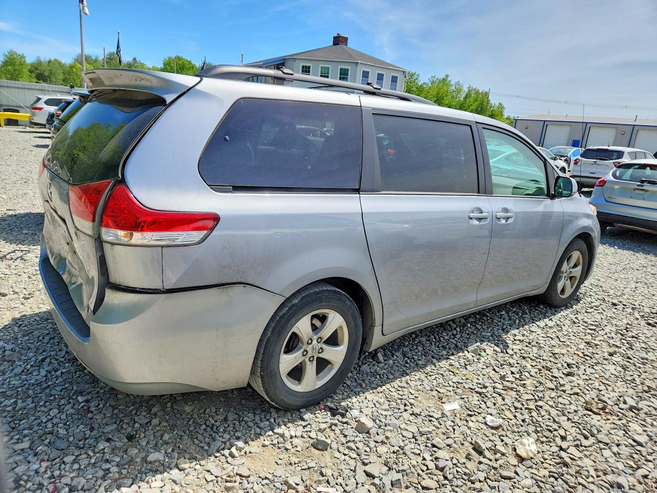 2012 TOYOTA SIENNA