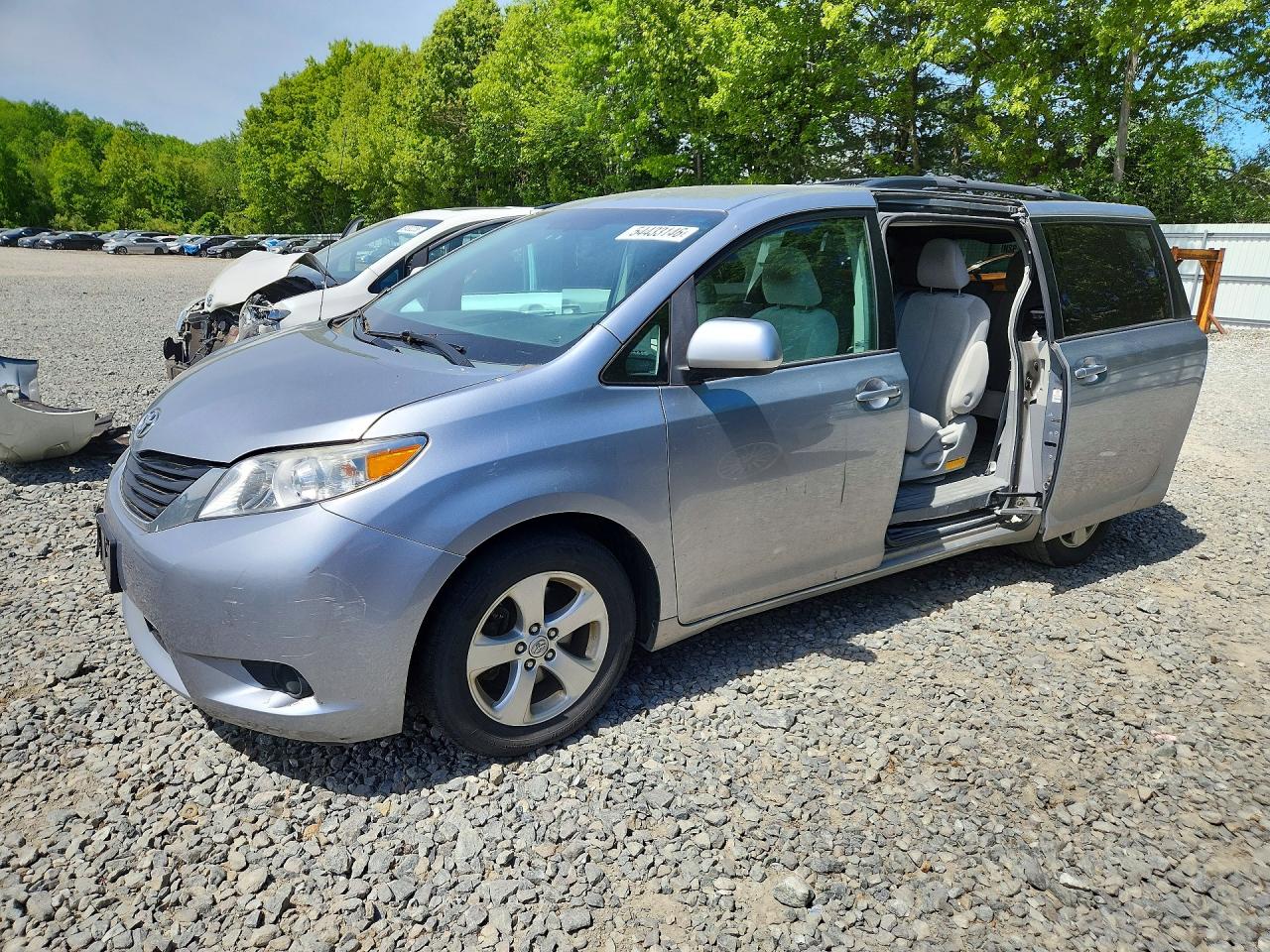 2012 TOYOTA SIENNA