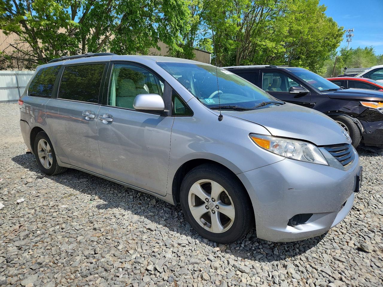 2012 TOYOTA SIENNA