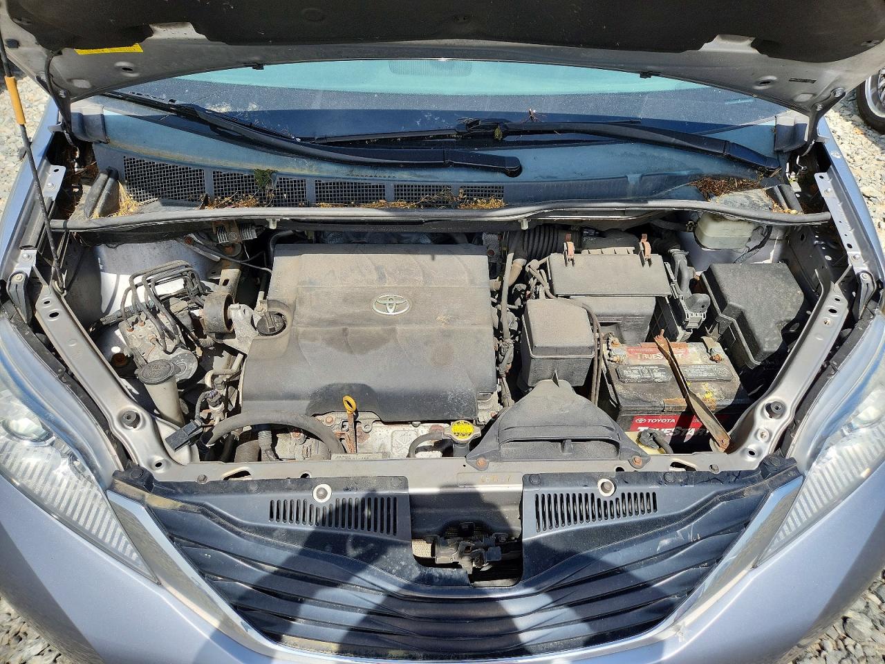 2012 TOYOTA SIENNA