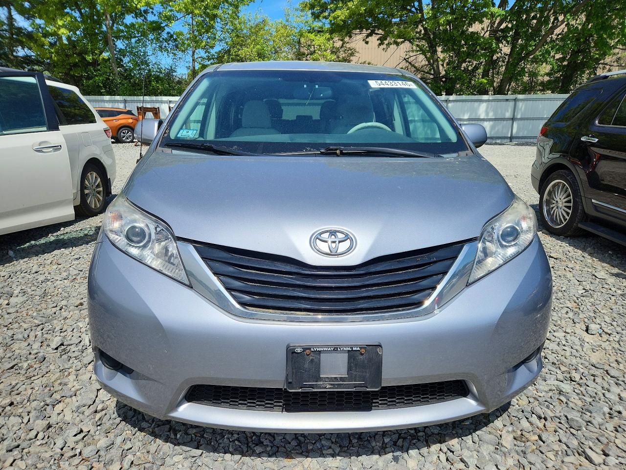 2012 TOYOTA SIENNA