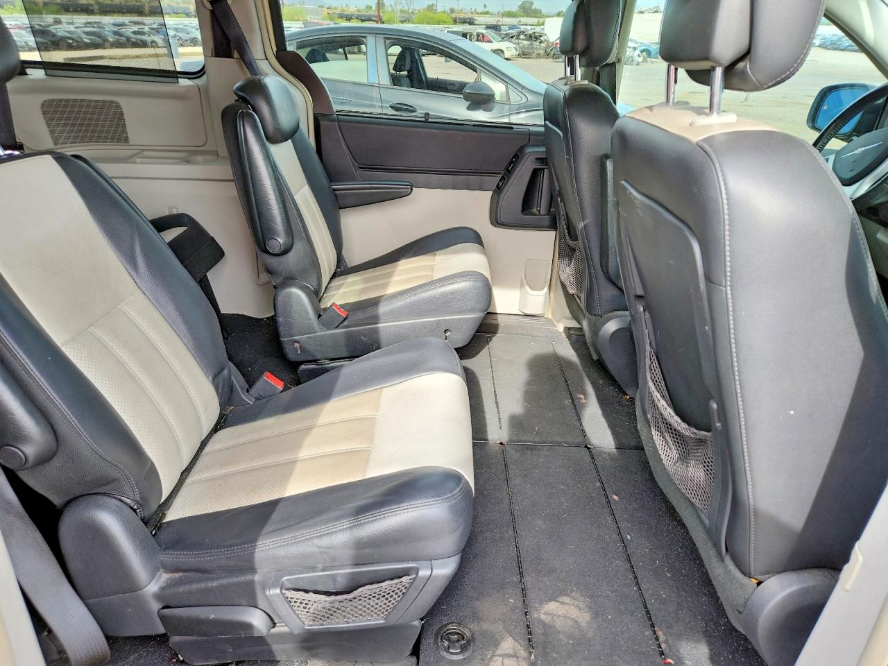 2010 CHRYSLER MINIVAN