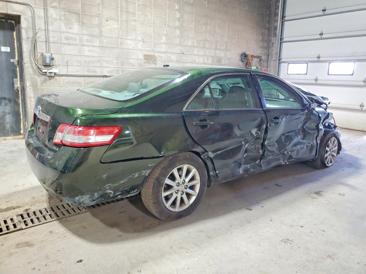 2011 TOYOTA CAMRY