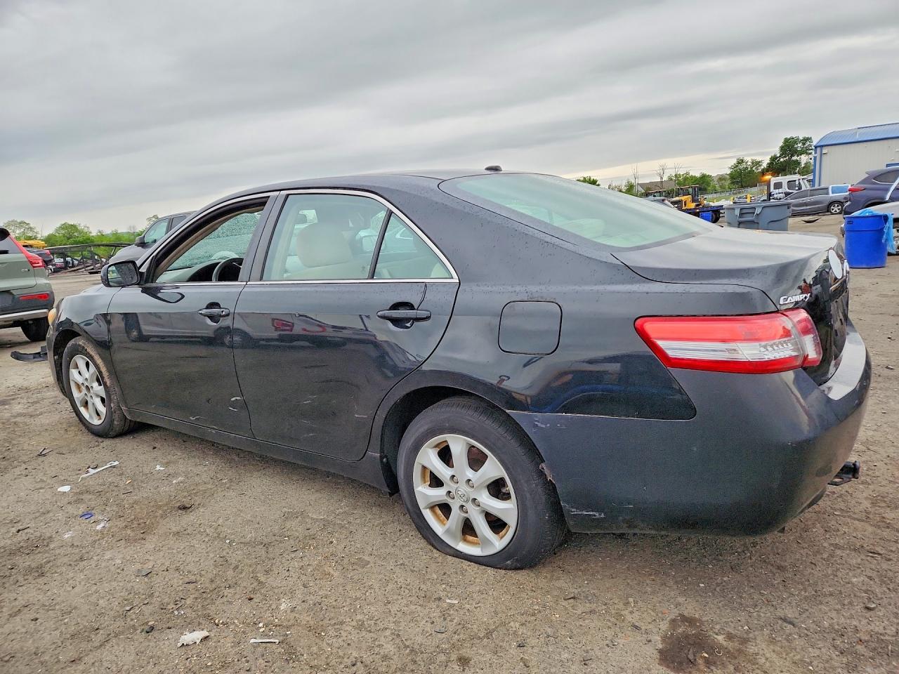 2011 TOYOTA CAMRY