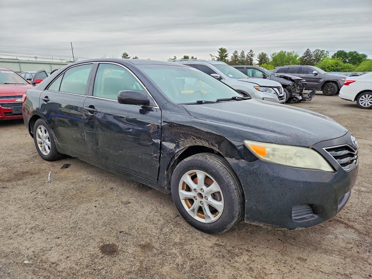 2011 TOYOTA CAMRY