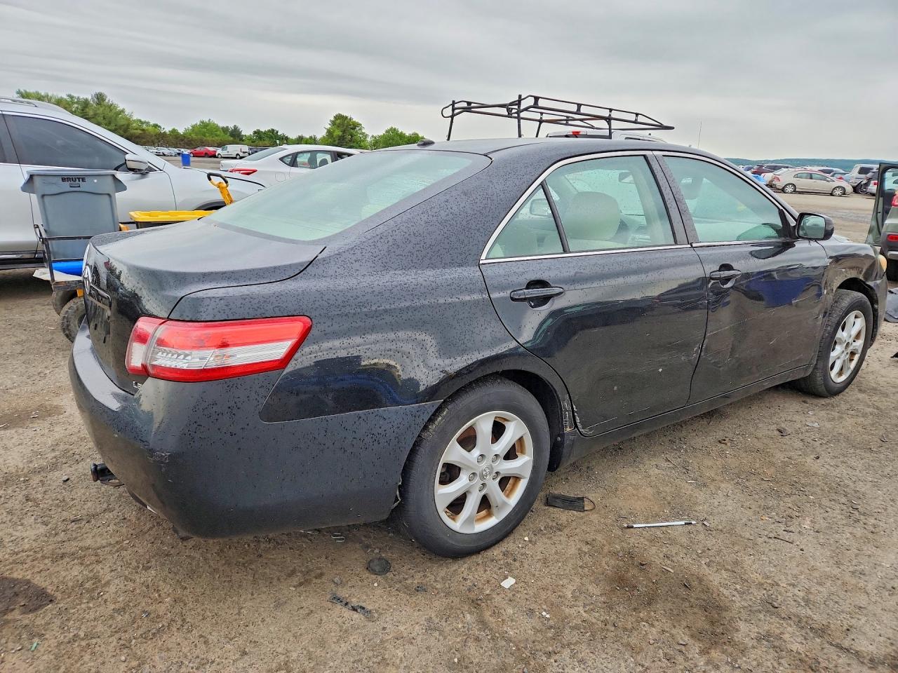 2011 TOYOTA CAMRY