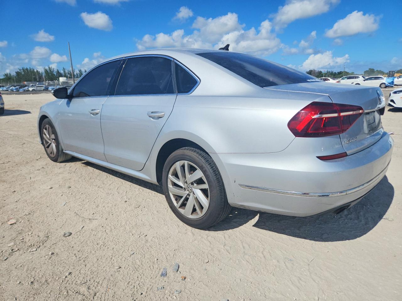 2018 VOLKSWAGEN PASSAT