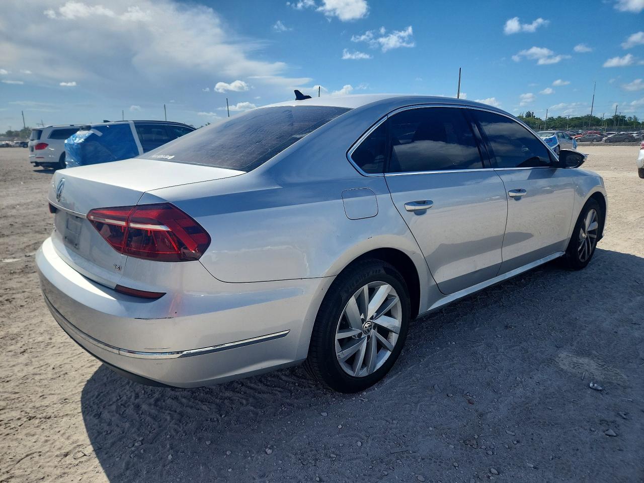 2018 VOLKSWAGEN PASSAT