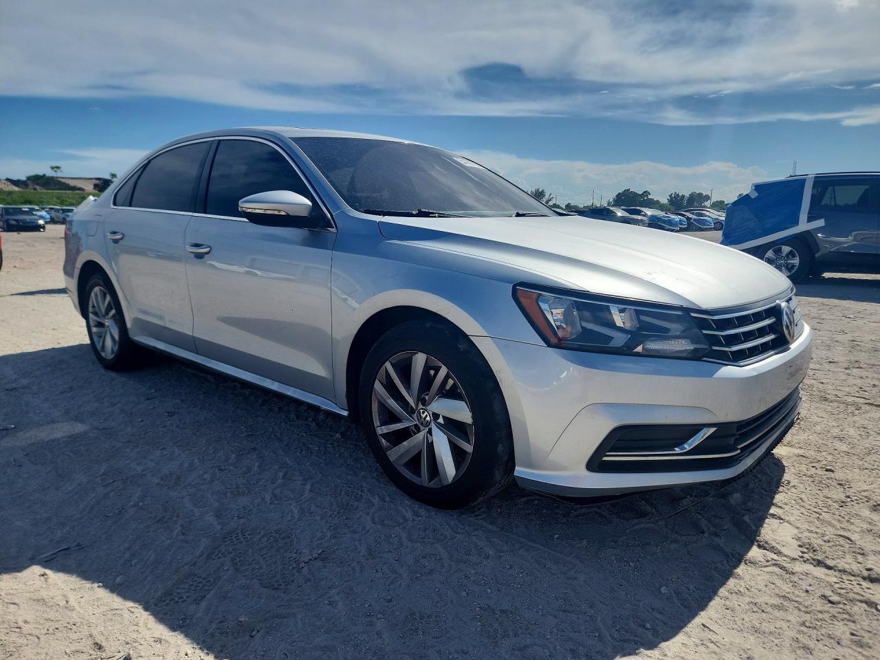 2018 VOLKSWAGEN PASSAT