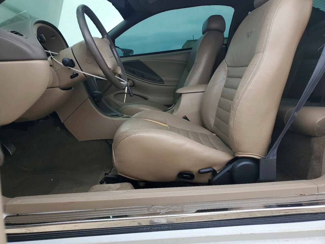 2001 FORD MUSTANG