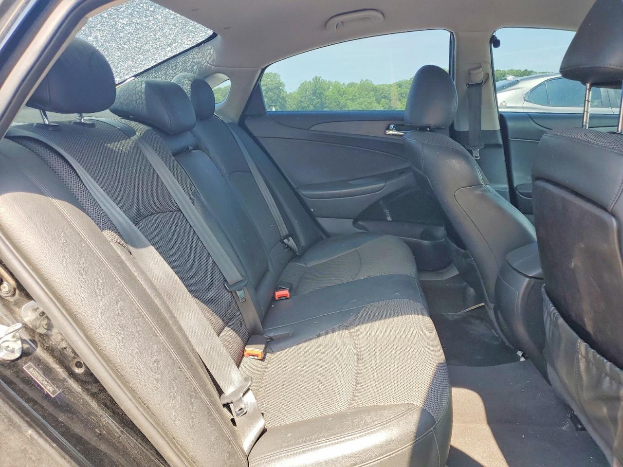 2011 HYUNDAI SONATA