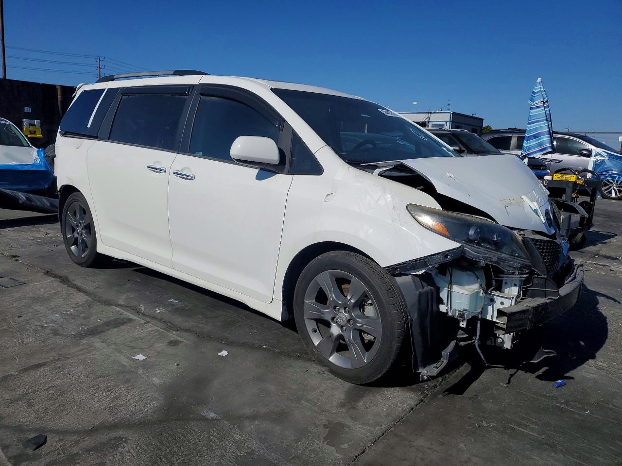 2016 TOYOTA SIENNA