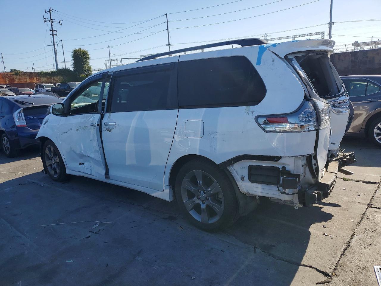 2016 TOYOTA SIENNA